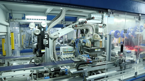 新時達機器人自動化光伏組件生產(chǎn)線解決方案 高效、智能、創(chuàng)新的生產(chǎn)模式